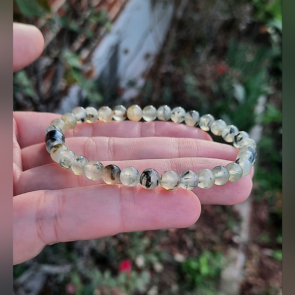 Prehnite 6mm Bracelet - Picture 6 of 6
